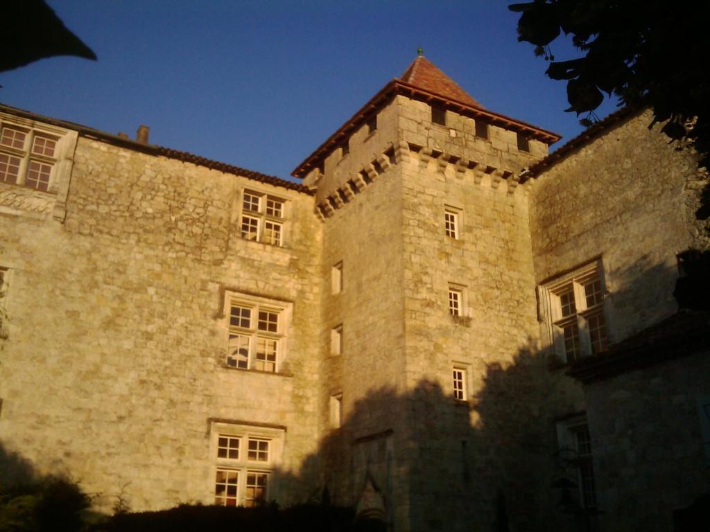 Chateau De Fourcès Exteriör bild