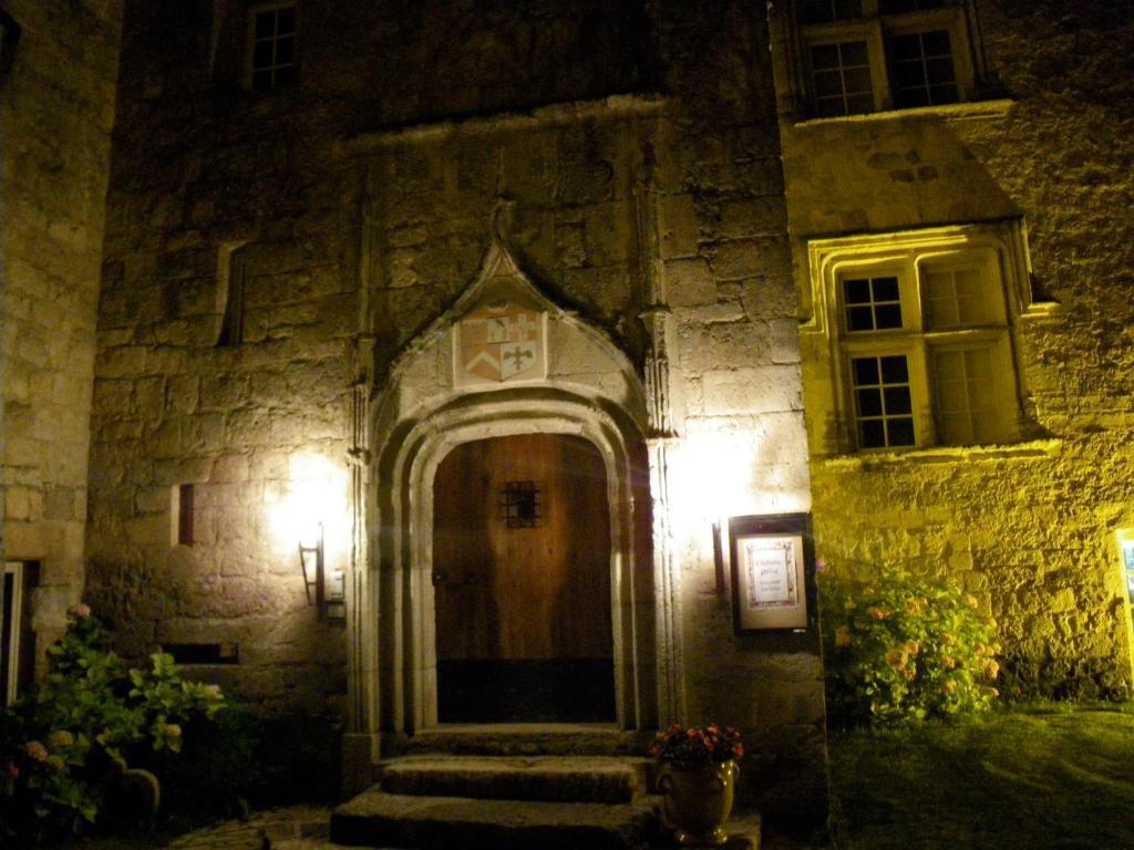 Chateau De Fourcès Exteriör bild