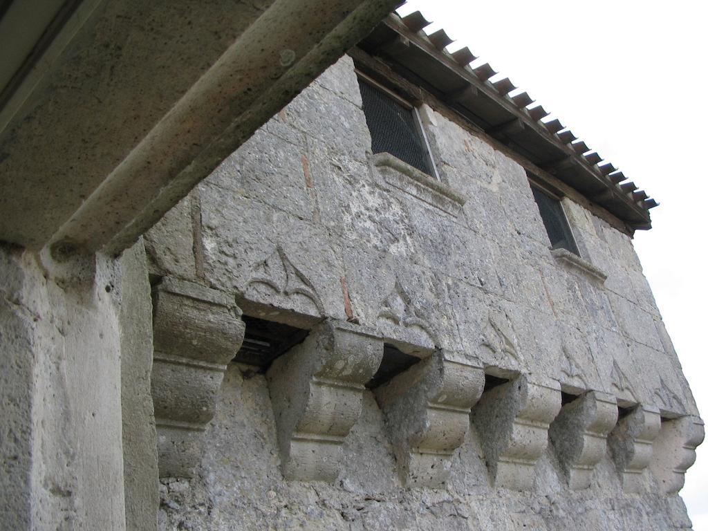 Chateau De Fourcès Exteriör bild